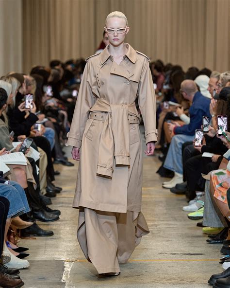 burberry runway shows